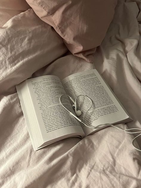 Reading Background Aesthetic, Reading Aesthetic Coquette, Coquette Reading Aesthetic, Girly Book Aesthetic, Reading Hobby Aesthetic, Melaniecore Aesthetic, Soft Book Aesthetic, Girls Reading Books Aesthetic, History Girl Aesthetic