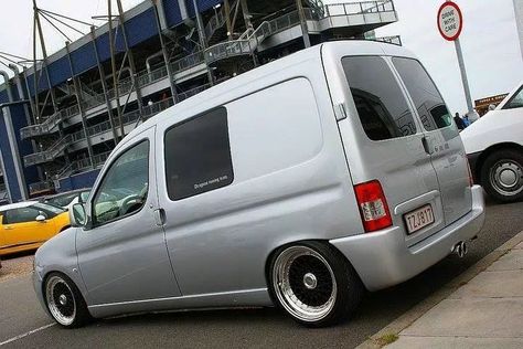 Vw Caddy Tuning, Mini Vans, Micro Camper, Peugeot Partner, Mini Camper, Vw T6, Vw Caddy, Cool Vans, Custom Vans