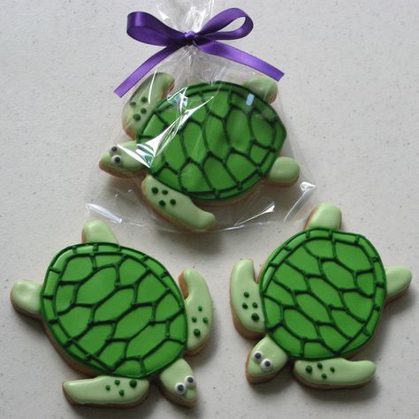 Turtle cookie designs Turtles Cookies, Pool Cakes, Decorator Cookies, Sea Turtle Cake, Bday Cookies, Turtle Baby Shower, Turtle Birthday Parties, Turtle Theme, Reptile Party