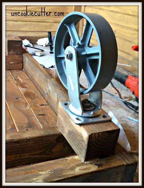 Coffee Table With Wheels Rustic, Diy Coffee Table With Wheels, Diy Interior Furniture, Pallet Coffee Table Diy, Industrial Wheels, Industrial Cart, Rustic Wood Crafts, Coffee Table With Wheels, Table With Wheels