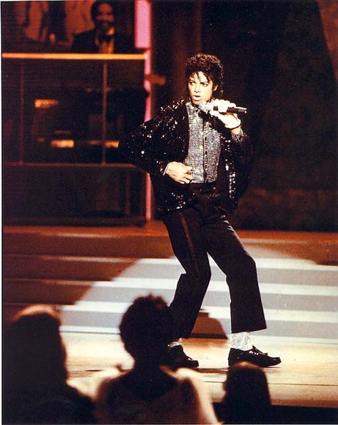 March 25, 1983. His first moonwalk. Black Sequin Jacket, Berry Gordy, Joseph Jackson, King Of Pop, King Of Music, Glamour Magazine, Jackson 5, Lionel Richie, The Jacksons