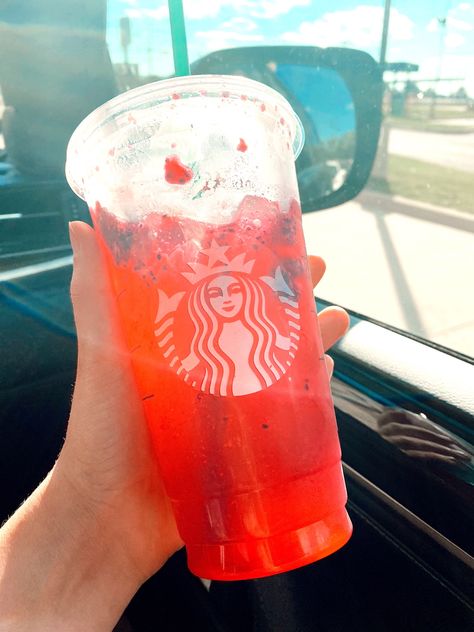 Christmas Preppy, Starbucks Strawberry, Frappuccino Inspired Recipes, Aesthetic Interior Design, Strawberry Acai, Drink List, Starbucks Drink, Starbucks Inspired Ice Coffee, Coffee Shop Aesthetic