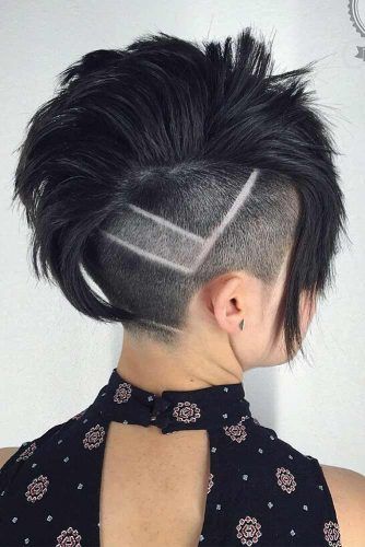 In Appreciation Of All The Babes Rocking A Disconnected Undercut ★ See more: http://lovehairstyles.com/disconnected-undercut-women/ Best Undercut Hairstyles, Undercut Hairstyle, Undercut Hairstyles Women, Flat Top Haircut, Undercut Styles, Mens Hairstyles Medium, Undercut Women, Guy Tang, Wavy Bob Hairstyles