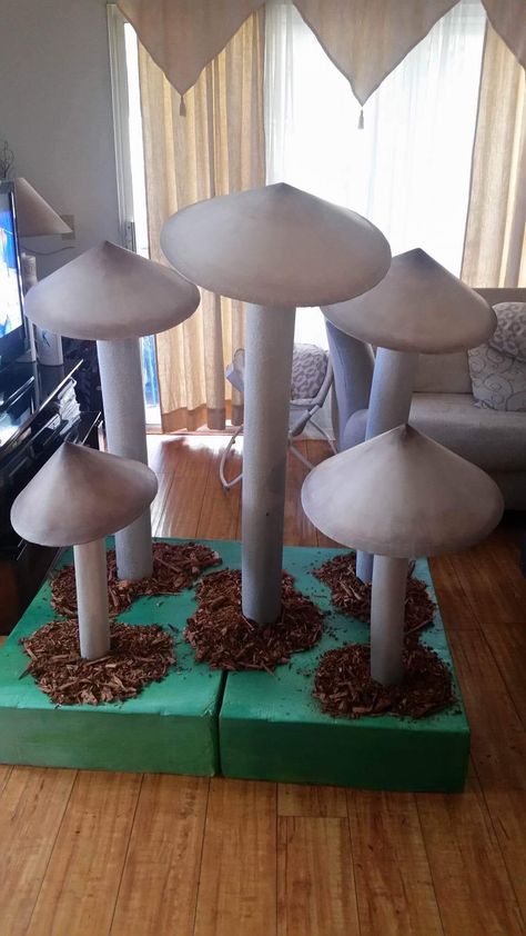 Prepping Miya's DIY mushroom photobooth backdrop Forest Backdrop Diy, Life Size Mushroom Diy, Enchanted Forest Photo Booth Props, Mushroom Set Design, Diy Large Mushroom Prop, Midsummer Fairies, Alice In Wonderland Large Props, Halloween Parade Float, Mushrooms Diy