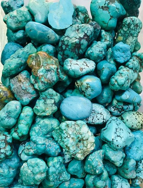 Stone Photography, Raw Turquoise, Turquoise Crystal, Arizona Usa, Crystal Healing Stones, Stone Age, Witchy Vibes, Rocks And Gems, Wrapped Jewelry