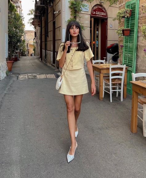 Gamine Body Type, Body Type Clothes, European Style Outfits, Kibbe Body Types, Parisian Outfit, Elegant Classy Outfits, Parisian Chic Style, Dad Fashion, Instagram Time