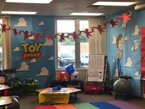 Toy Story Hallway Theme, Toy Story Classroom Transformation, Toy Story Hall Decorations, Toy Story Hallway Decorations, Toy Story Classroom Theme, Pixar Classroom, School Spirit Ideas Pep Rally, Homecoming Hallways, Toy Story Decorations