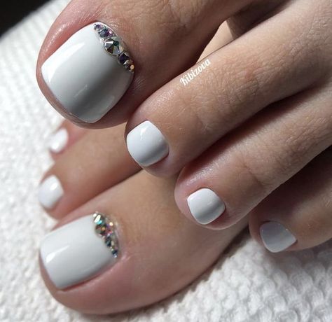 Toe Nails With Rhinestones, Trendy Toe Nails, Wedding Toe Nails, Nail Nail Designs, Feet Nail Design, Pedicure Designs Toenails, Gel Toe Nails, Acrylic Toe Nails, Toe Nail Color