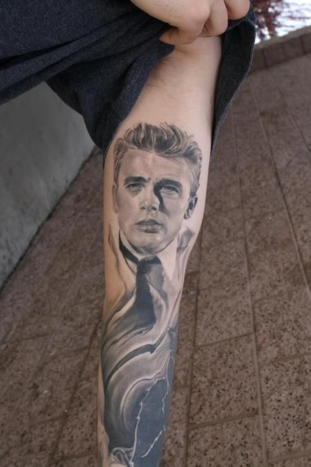 James Dean tattoo by Jeff Norton James Dean Tattoo, Dean Tattoo, Hollywood Tattoo, James Dean Photos, Fan Tattoo, Tattooed Girls, Famous Portraits, Tattoo Back, Tattoo Girls