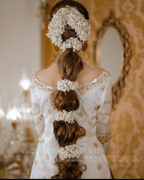 Bridal Hairstyle Indian Wedding, Braid Trends, Pakistani Bridal Makeup, Bridal Braids, Traditional Hairstyle, Wedding Braids, Bridal Hair Buns, Indian Wedding Hairstyles, Indian Bridal Hairstyles