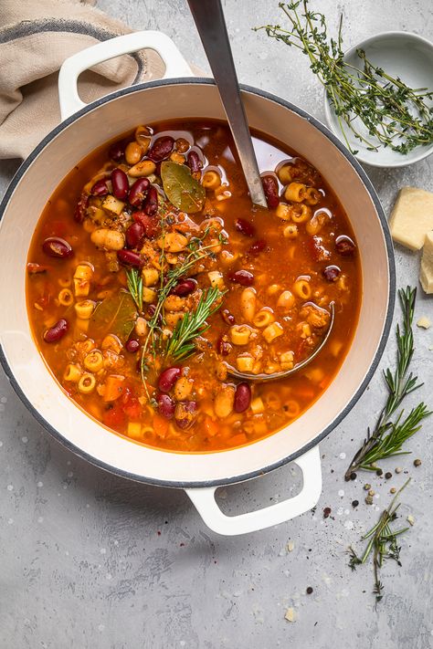 Vegan Pasta e Fagioli Vegan Breadsticks, Pasta Fagiole, Easy Vegan Soup, Pasta Fagioli Recipe, Pasta Fagioli Soup, Pasta E Fagioli Soup, Vegan Lentil Soup, Ditalini Pasta, Craft Spaces