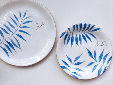 Handpainted Plates, Ceramic Plates Wall, Decoupage Candles, Japanese Plates, Paint Your Own Pottery, Glaze Paint, Painted Flower Pots, Keramik Design, Hand Painted Plates