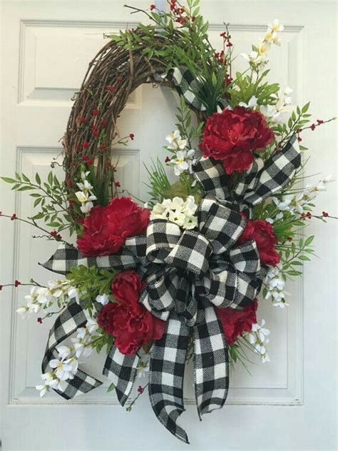 Christmas Crafts To Sell Handmade Gifts, Flowers And Greenery, Diy Valentines Decorations, Pretty Wreath, Christmas Wreaths For Front Door, Wreath Summer, Seasonal Wreaths, Valentine Wreath, Wreath Ideas