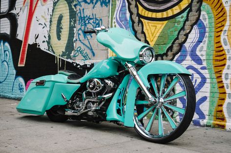 The custom Harley’s paint color is called Lamborghini Tiffany Blue. Turquoise Motorcycle, Motorcycle Ideas, Harley Davidson Baggers, Harley Davidson Parts, Teal Paint, Dream Bike, Motorcycle Painting, Street Bob, Custom Harleys