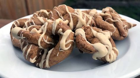 Pretzel Dog, How To Make Pretzels, Pretzel Dogs, Love Recipe, Pretzel Treats, Easy Dog Treat Recipes, Frozen Dog Treats, Dog Biscuit Recipes, Easy Dog Treats