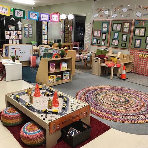 Transitional Kindergarten Classroom, Preschool Room Layout, Montessori Elementary Classroom, Home Day Care, Reggio Inspired Classrooms, Classroom Goals, Reggio Classroom, Preschool Rooms, Prek Classroom