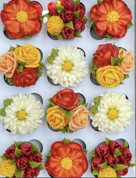 Orange Flower Cupcakes, Dq Cake, Thanksgiving Cupcakes, Flower Cupcake, Decorating Cupcakes, Fall Cupcakes, Cupcake Decor, Flower Cakes, Floral Cupcakes