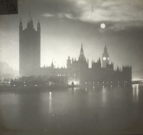 1920 London, England Aesthetic, Victorian London, London Night, London Aesthetic, Most Haunted Places, London History, London Pictures, City Of London