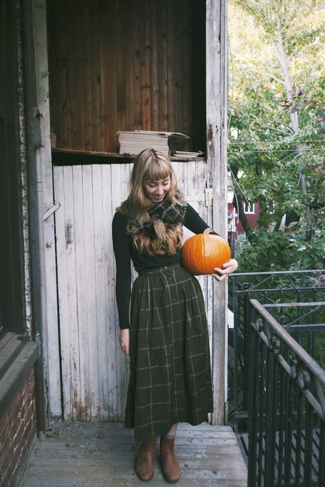 Wool Skirt Outfit, Autumn Books, Simple Clothes, Timeless Chic, Fall Inspo, Winter Wonder, Closet Space, Wool Skirt, Skirt Outfit