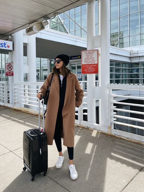 Airport Outfit Winter, Travel Outfits For Women, Matching Loungewear Set, Traveling Style, Perfect Travel Outfit, Comfy Travel Outfit, Halloween Costumes To Make, Fall Travel Outfit, Coated Leggings