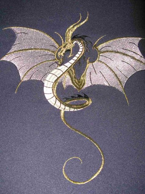 Dragon free embroidery - Free embroidery designs links and download - Machine embroidery community Machine Embroidery Inspiration, Dragon Embroidery Pattern, Dragon Embroidery Design, Fantasy Embroidery, Embroidery Goldwork, Blackwork Embroidery Designs, Celtic Dragon Tattoos, Machine Embroidery Designs Projects, Dragon Embroidery