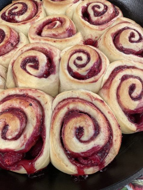 Raspberry Sourdough, Sourdough Raspberry, Raspberry Cream, Cream Cheese Glaze, Raspberry Filling, Sweet Rolls, Christmas Brunch, With Cream Cheese Frosting, Sweet Roll