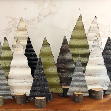 Rustic Tin Christmas Trees, Corigated Metal Christmas Tree, Corrugated Metal Christmas Trees, Crafts With Corrugated Metal, Corrugated Metal Diy Projects, Tin Christmas Trees, Barnwood Christmas Trees, Corrugated Tin Crafts Diy, Corrugated Metal Crafts Diy