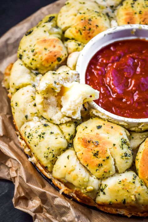 Mozzarella Stuffed Pesto Pizza Monkey Bread (Vegan) – Sincerely Tori Pesto Pizza Pillows, Pesto Monkey Bread, Rhodes Bread, Pizza Pillow, Monkey Brain, Pizza Monkey Bread, Who Really Cares, Pesto Pizza, Vegetarian Pizza