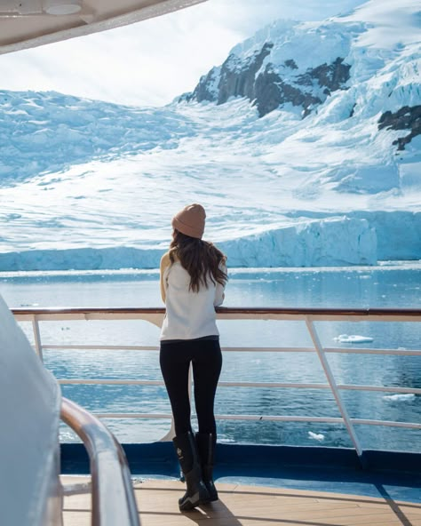 Antartica Outfits, Cruise Outfits Cold Weather, Antarctica Packing List, Cold Weather Cruise Outfits, Alaska Photo Ideas, Ushuaia Outfits, Alaska Cruise Aesthetic, Alaska Cruise Outfits August, Antartica Cruise