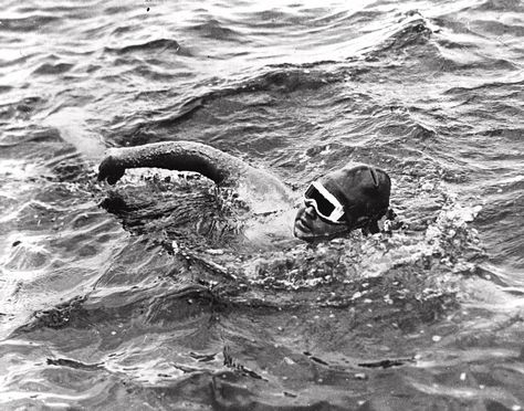 On August 6, 1926, 19-year-old Gertrude Ederle became the first woman to swim the 21 miles across the English Channel in 14 hours and 31 minutes—nearly 2 hours less than any man had at that point. Gertrude Ederle, English Channel, Today In History, Olympic Champion, Women’s Rights, Women In History, The English, Inspirational Women, Change The World