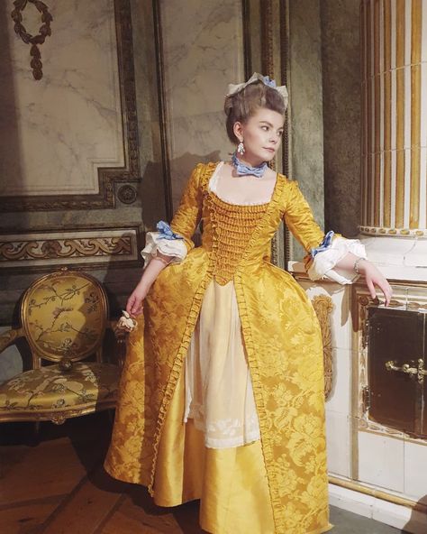 1700s Fashion Women, 1700s Dresses, Late 18th Century Fashion, 1700s Fashion, 18th Century Dresses, 17th Century Fashion, 18th Century Dress, Dresses Yellow, Rococo Fashion