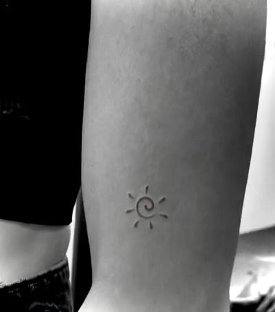 Small Dainty Tattoos With Meaning, Sun Wrist Tattoo, Minimalistic Sun Tattoo, Sun Tattoo, Real Art, Piercing Tattoo, Wrist Tattoos, Tattoo Design, Hand Tattoos