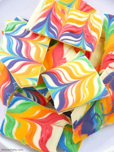 Rainbow Chocolate Bark Recipe 2 Ways - Party Ideas | Party Printables Blog Pride Treats, Chocolate Bark Ideas, Bark Idea, Rainbow Foods, Rainbow Baking, Rainbow Chocolate, Diy Unicorn Party, Rainbow Stuff, Rainbow Explosion