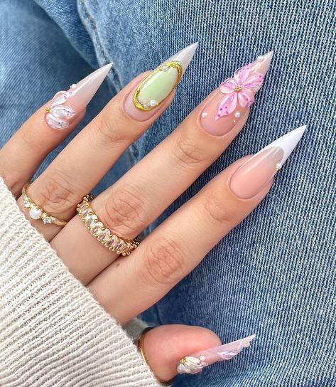 By: @nailzkatkat on IG Nail Inspo Summer, Acrylic Nail Designs Coffin, Birthday Nail, Flowers Nails, 3d Flower Nails, Home Nail Salon, The Audacity, February Nails, Gold Glitter Nails