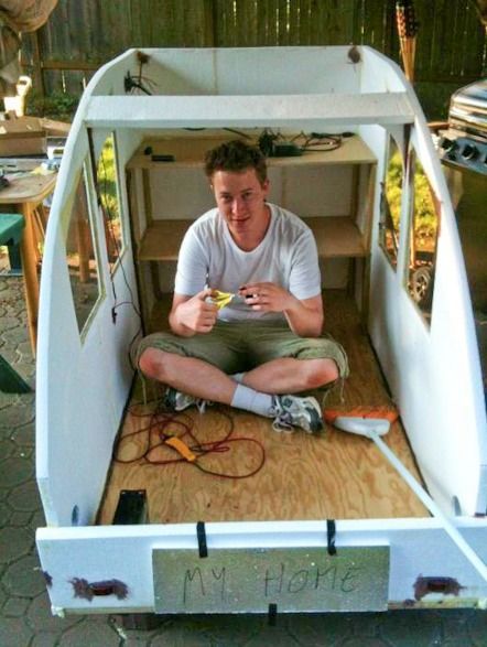 The BikeRV is now rolling the streets of Portland.(Photos: Alexander Main) 26-year-old Portland resident Alexander Main wants to change the world by building tiny houses that can be pulled behind a bicycle. And he just finished his first prototype — which is a good thing because it’s also his home. Main moved here from Germany Read More » Bicycle Camper, Bike Camper, Bike Trailers, Mini Caravan, Bicycle Trailers, Honda Wave, Bicycle Camping, Bike Motor, Kombi Home