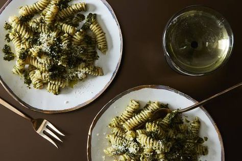 Who knew breadcrumbs could make such a luscious pesto? This recipe from chef Massimo Bottura veers from the traditional basil-pine nuts formula for a pasta sauce that’s a little lighter and full of flavor. Massimo Bottura, Meatless Dishes, Fav Food, Chef Food, Italian Chef, Pesto Recipe, Entree Recipes, Slow Food, Chef Recipes