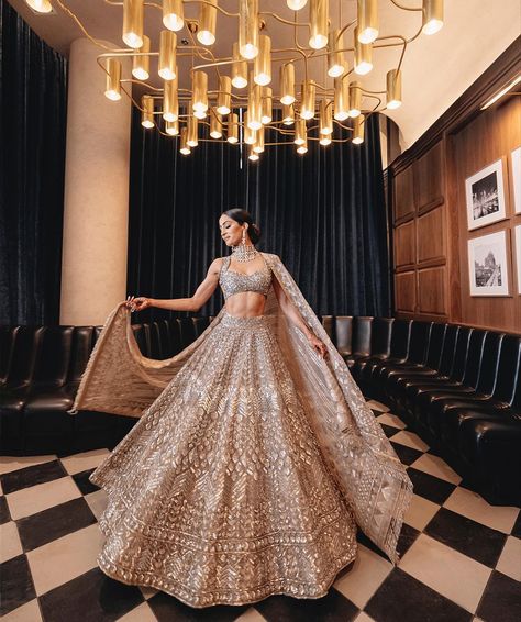 Golden Lehenga, Engagement Dress For Bride, Engagement Lehenga, Sangeet Outfit, Latest Bridal Lehenga, Reception Outfit, Indian Outfits Lehenga, Wedding Lehenga Designs, Indian Bride Outfits