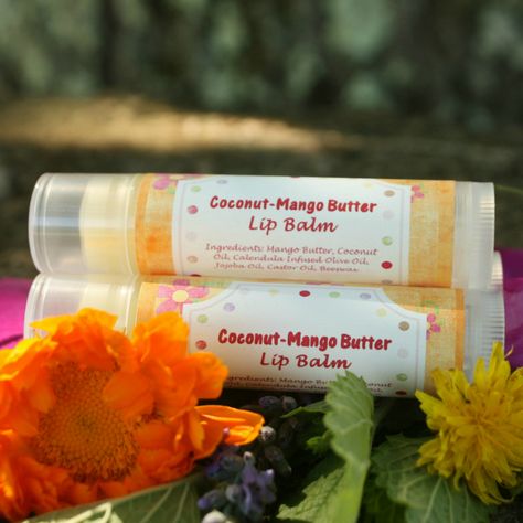 Mango Butter Lip Balm you'll need: coconut oil, mango butter, calendula-infused olive oil (you can buy this or make your own; see notes below)... Mango Butter Lip Balm, Lip Balm Ingredients, Burts Bees Lip Balm, Burts Bees Lip, Natural Beauty Recipes, Lip Balm Recipes, Diy Lotion, Homemade Lip Balm, Natural Beauty Diy