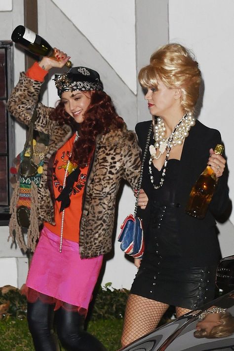 Famous Women Actors, Ab Fab Birthday, Most Unique Halloween Costumes, 2010 Pop Culture, Blake Lively Halloween Costume, Glam Rock Halloween Costume, 80s Famous People, Iconic 90s Movie Characters, Obx Halloween Costume Ideas