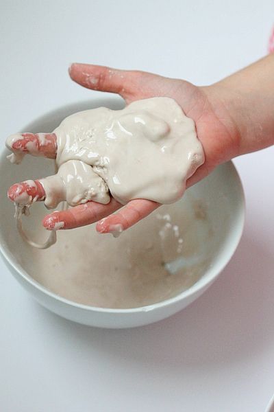 DIY Kitchen Quicksand Kids activity, easy household ingredients Easy Diy Kids, Diy Kid Activities, Edible Slime, Easy Slime Recipe, Crafts For Teens To Make, Diy Toddler, Kids Create, Slime Recipe, Diy Slime