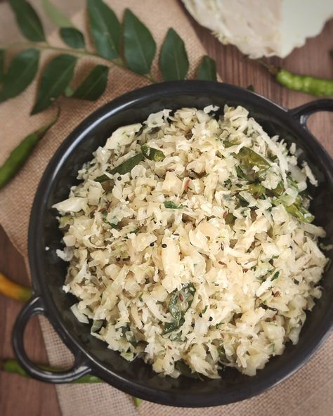 Cabbage Poriyal, Cabbage Curry, Vegetarian Platter, South Indian Style, Dried Berries, Indian Cooking Recipes, South Indian Food, Indian Cooking, Indian Style