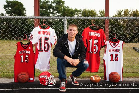 #popphotog Senior Seniors Boys Jersey Jerseys Football Basketball Pop Photog by Miranda https://www.facebook.com/PopPhotogbyMiranda www.popphotog.com Football Senior Photos, Baseball Senior Pictures, Ball Pictures, Football Senior Pictures, Basketball Senior Pictures, Senior Year Pictures, Senior Photos Boys, Football Poses, Football Ideas