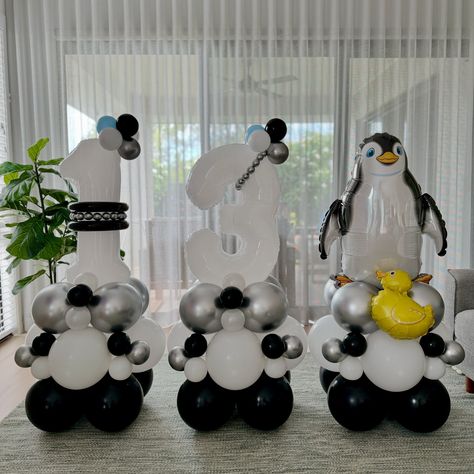 🐧13TH BIRTHDAY🐤 PENGUIN & DUCK BALLOON STACK . . . #Lovoballoonbouquets #lovoballoonsandgifts #lovoballoon #balloonbouquet #balloonmarquee #numberballoon #balloonstack #balloonart #premiumballoondisplay #brisbaneballoons #brisbaneballoonartist #balloonartistaustralia #smallbusinessaustralia #ballooninspo #qualatex #qualatexballoons #sempertex #decrotex #penguinballoon #duckballoon #blackandwhiteballoon Duck Balloon, Balloon Stack, Birthday Penguin, Black And White Balloons, Qualatex Balloons, Fair Booth, Balloon Display, Balloon Gift, Number Balloons