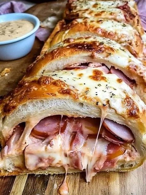 Italian Stromboli Recipe, Pillsbury Pizza Crust, Italian Stromboli, Pillsbury Pizza, Stromboli Recipe, Calzone Recipe, Genoa Salami, Chef Gordon, Chef Gordon Ramsay