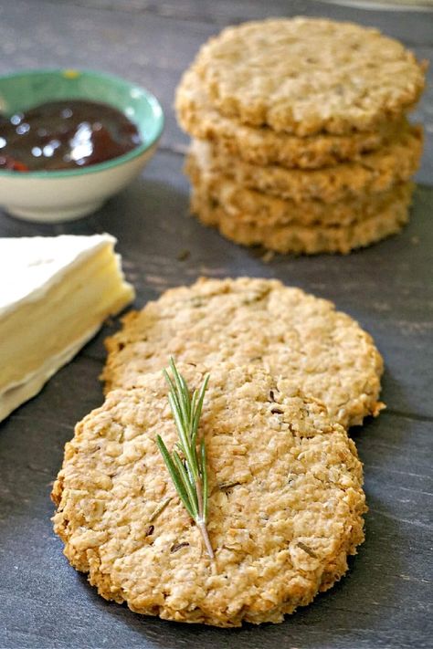 Crispy Oatmeal Cookies with rosemary and carraway seeds, delicious savoury cookies that are just perfect for the cheese board. Serve them with your favourite cheese, jam, or a handful of fruit, and you can get the party started. These oat biscuits can also be enjoyed on their own as a healthy snack. Savoury Cookies, Crispy Oatmeal Cookies, Oat Biscuits, Oatmeal Biscuits, Oats Snacks, Savoury Slice, Savoury Crackers, Savory Oatmeal, Savoury Biscuits