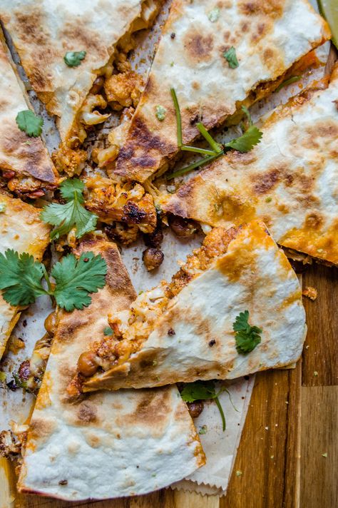 Clean Eating Quesadilla, Crispy Chickpea Recipes, Cauliflower Quesadilla, Chickpea Quesadillas, Hummus Quesadilla, Chickpea Taco, Chickpea And Cauliflower, Healthy Quesadilla, Healthy 2024