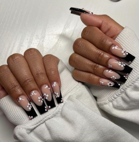 Black French Tip Nail Designs, Black French Tip Acrylic Nails, Acrylic Nails With Flowers, Black French Tip Nail, Europe Nails, Nails With Flowers, Tip Nail Designs, Black French Tip, Gold Acrylic Nails