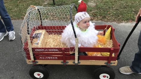 Chicken coop wagon for Halloween Zoo Wagon Halloween, Chicken Coop Wagon, Family Halloween Costumes With Toddler, Wagon Halloween Costumes, Baby Chicken Costume, Halloween Costume Newborn, Baby Halloween Costumes Newborn, Chicken Halloween, Toddler Boy Halloween Costumes