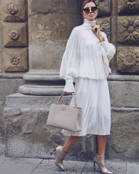 Monochromatic Outfit, All White, Everyday Fashion, Ios, Around The World, White Dress, Shirt Dress, Women Wear, Style Inspiration