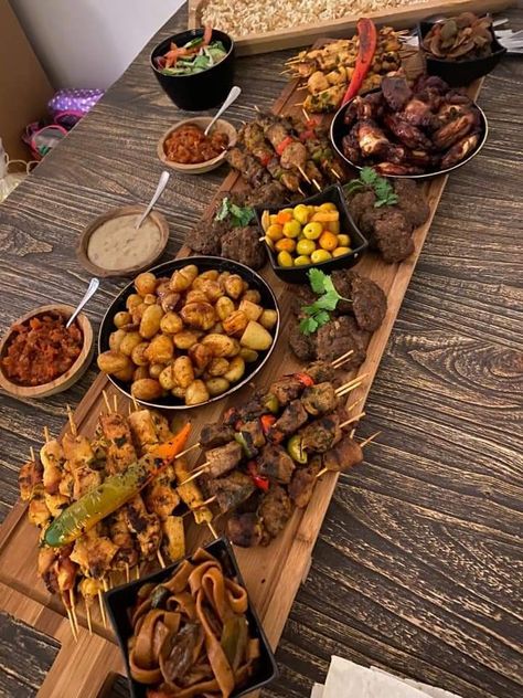 African Catering Ideas, African Food Party, African Brunch Ideas, African Brunch, Appetizer Aesthetic, African Buffet, Catering Pictures, Food Set Up, Catering Ideas Food